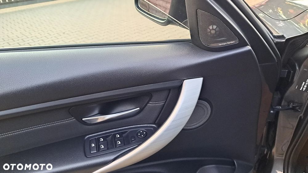 BMW Seria 3 318d Sport Line - 12