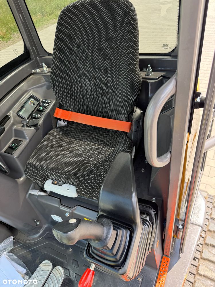 Volvo ECR25D - 13