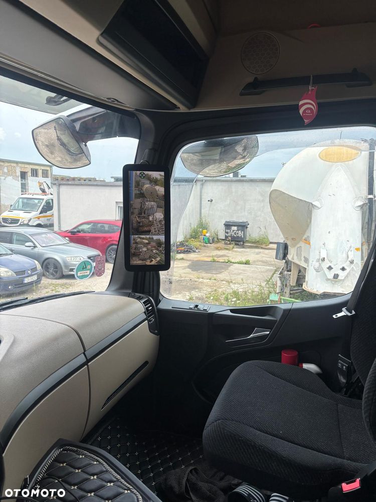 Mercedes-Benz Actros - 7