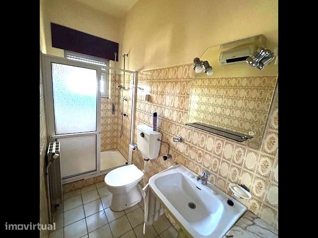 Moradia T4 isolada com jardim e garagem - Grande imagem: 4/17