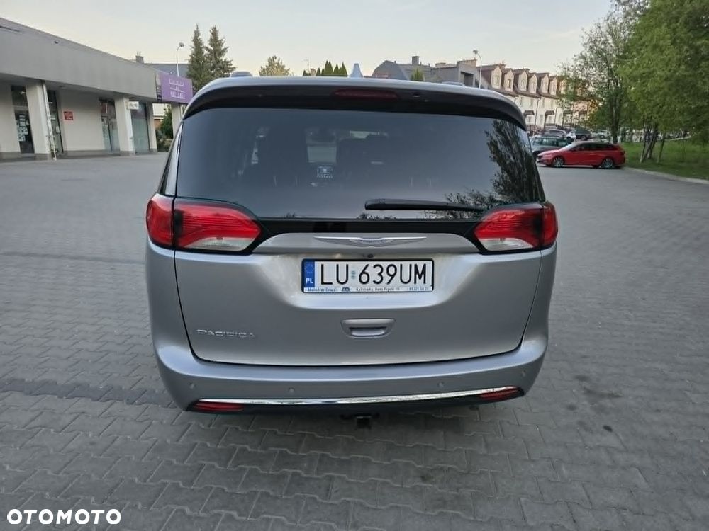 Chrysler Pacifica - 11