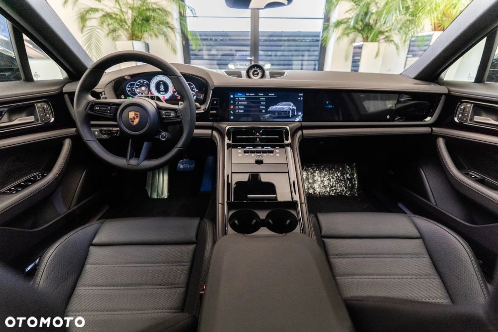 Porsche Panamera 4 E-Hybrid PHEV - 11