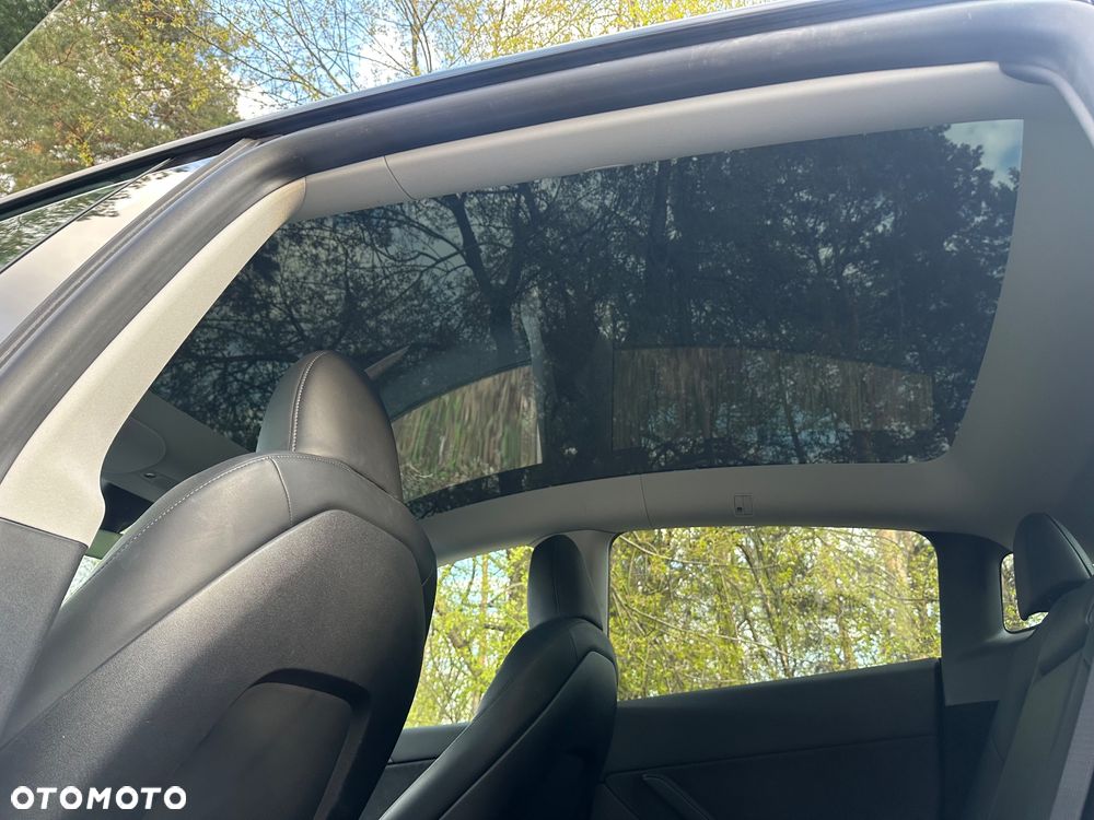 Tesla Model Y 79kWh Long Range RWD - 32