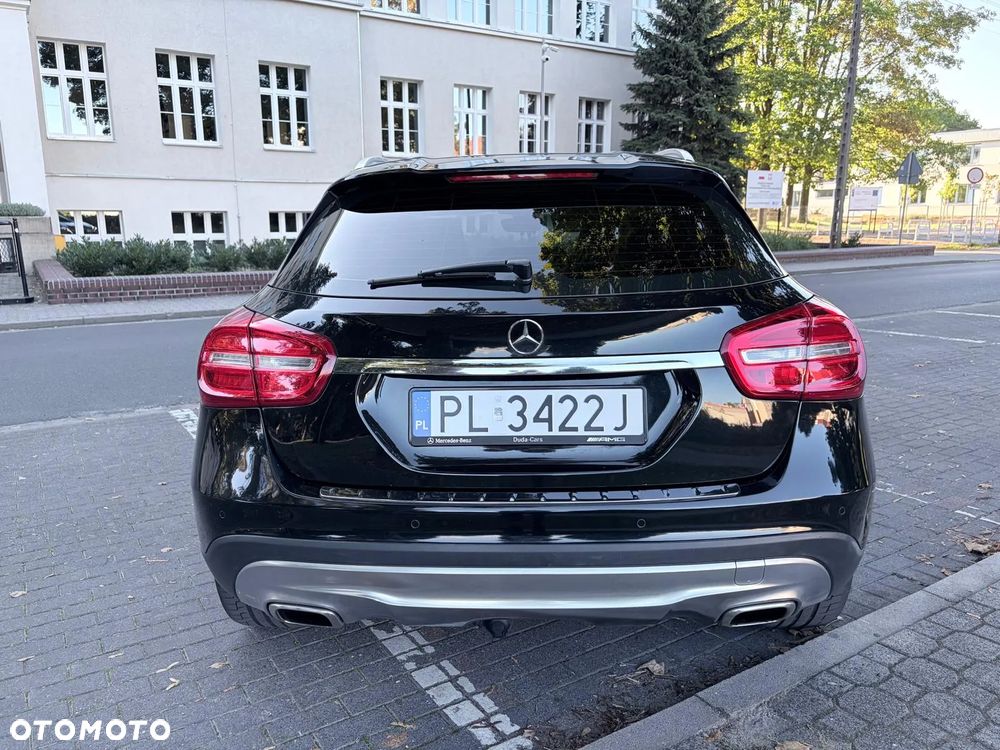 Mercedes-Benz GLA - 9