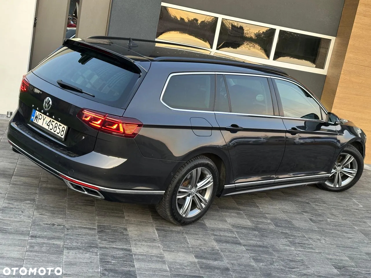 Volkswagen Passat Variant 1.6 TDI SCR DSG Business - 5