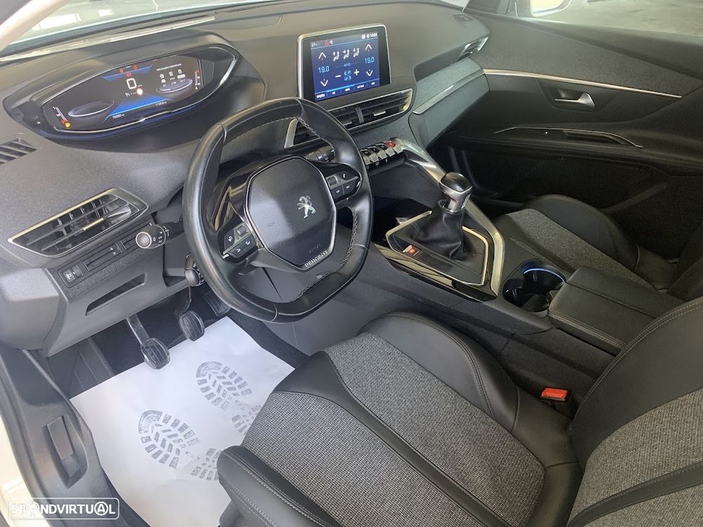 Peugeot 3008 1.2 PureTech Allure Pack — fotografia 4