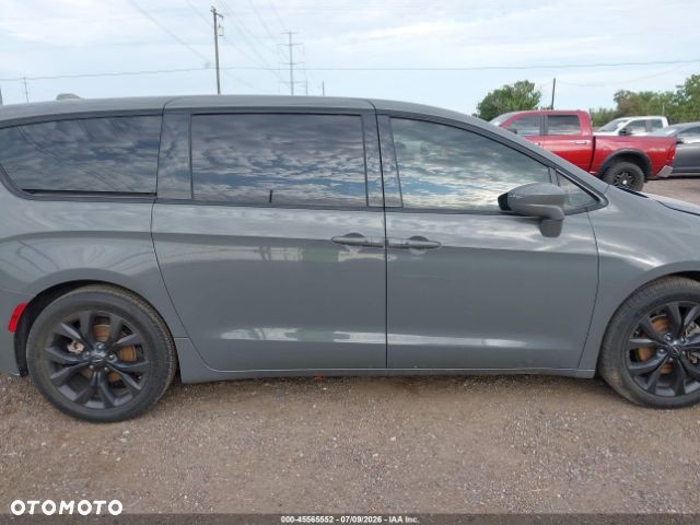 Chrysler Pacifica - 10
