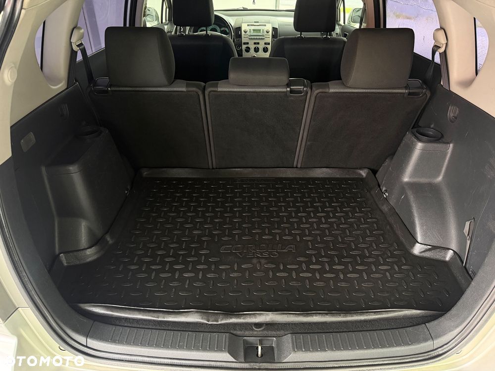Toyota Corolla Verso 2.0 D-4D Prestige - 8