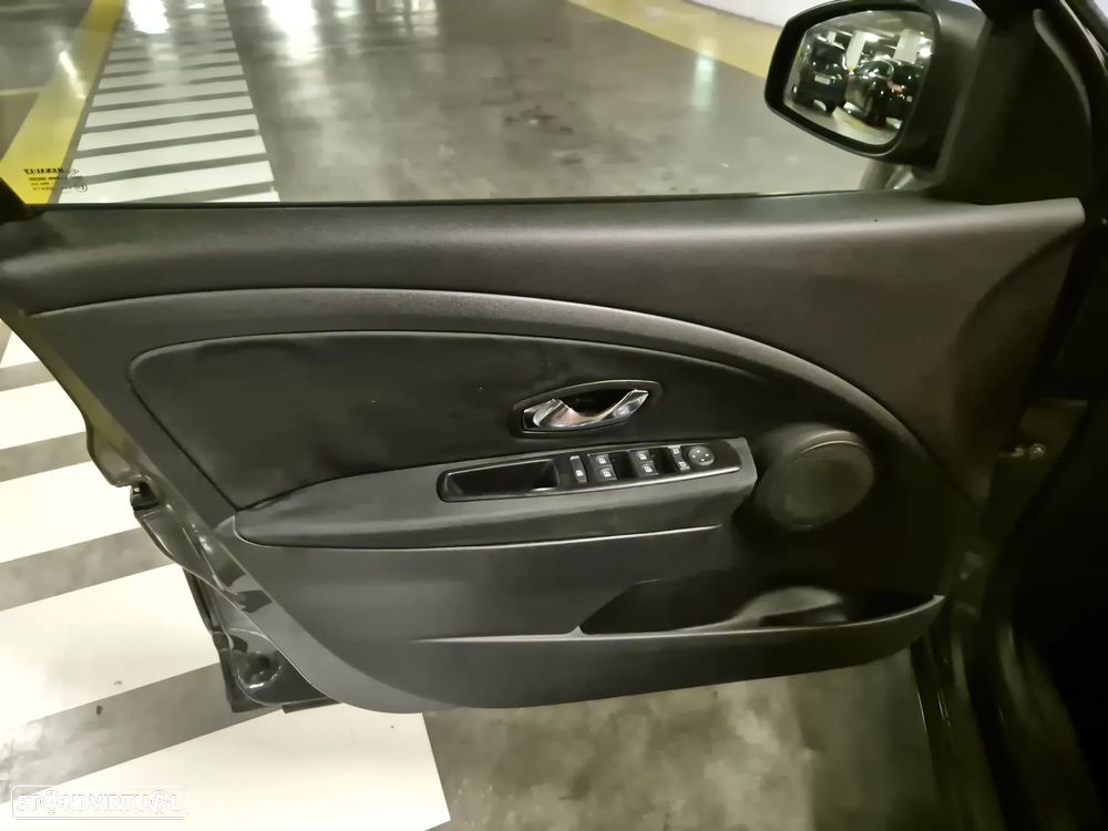 Renault Mégane Sport Tourer ENERGY dCi 110 Start & Stopp Paris Business - 25