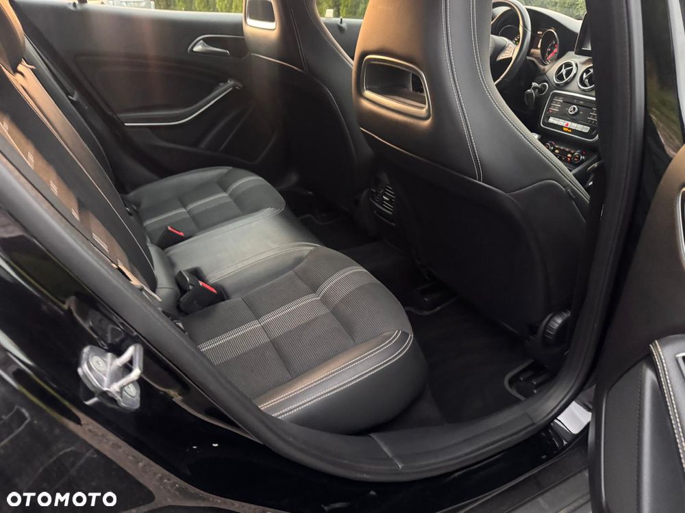Mercedes-Benz GLA 180 d - 21