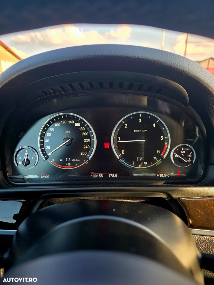 BMW Seria 5 520d Aut. Luxury Line - 14