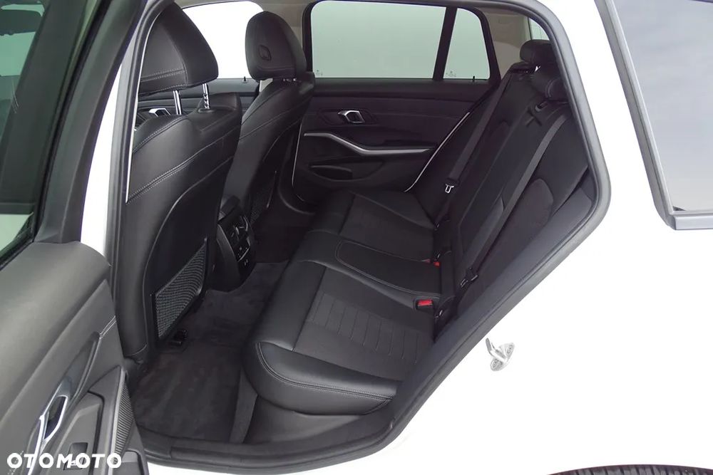 BMW Seria 3 318d Edition Luxury Line Purity - 25