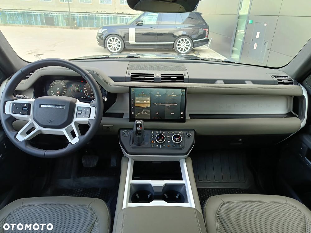 Land Rover Defender - 17