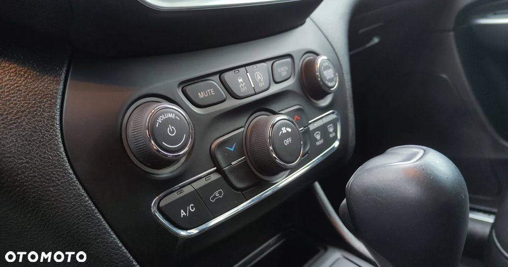 Jeep Cherokee - 14