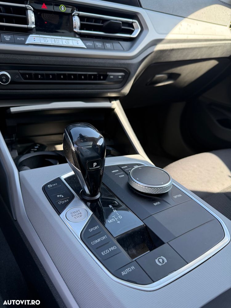 BMW Seria 3 320i Aut. - 12