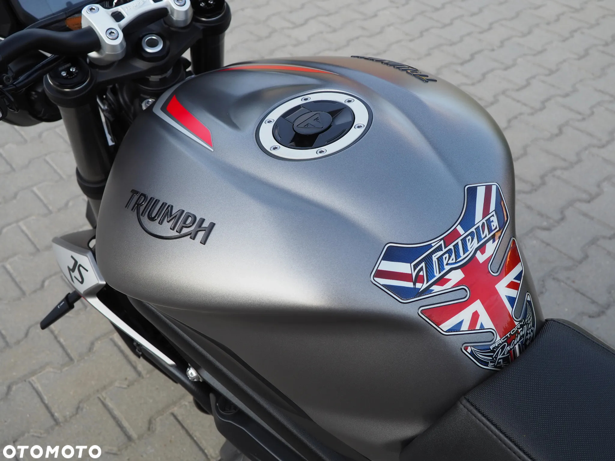 Triumph Street Triple - 32