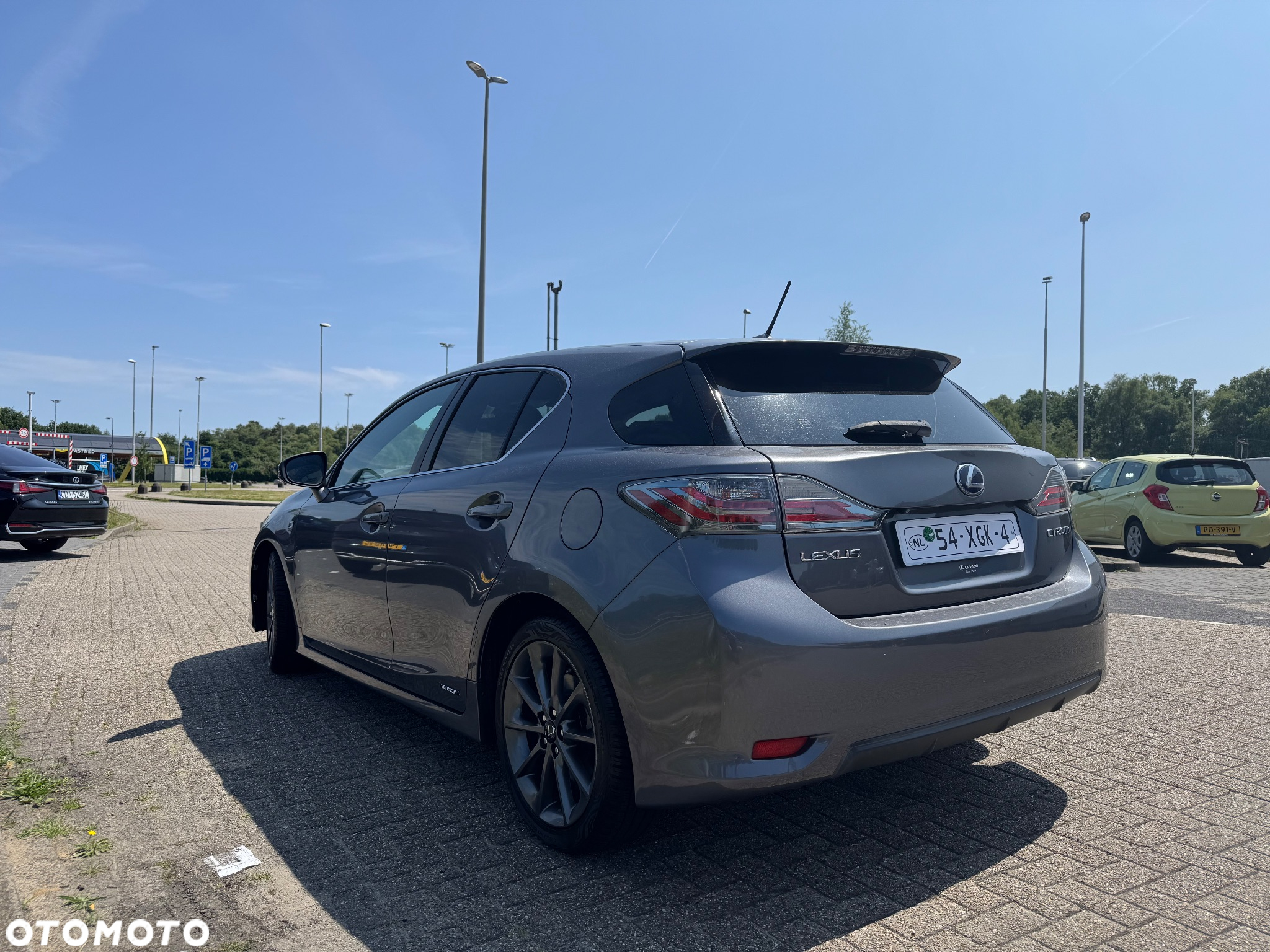 Lexus CT - 9