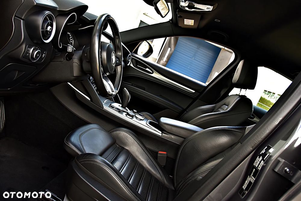Alfa Romeo Stelvio 2.0 Turbo Veloce Q4 - 18