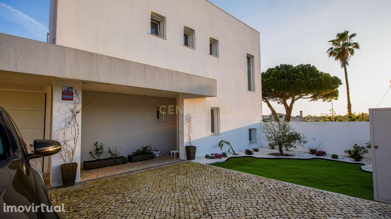 Moradia T3+1 com Piscina - Almada - Grande imagem: 3/48