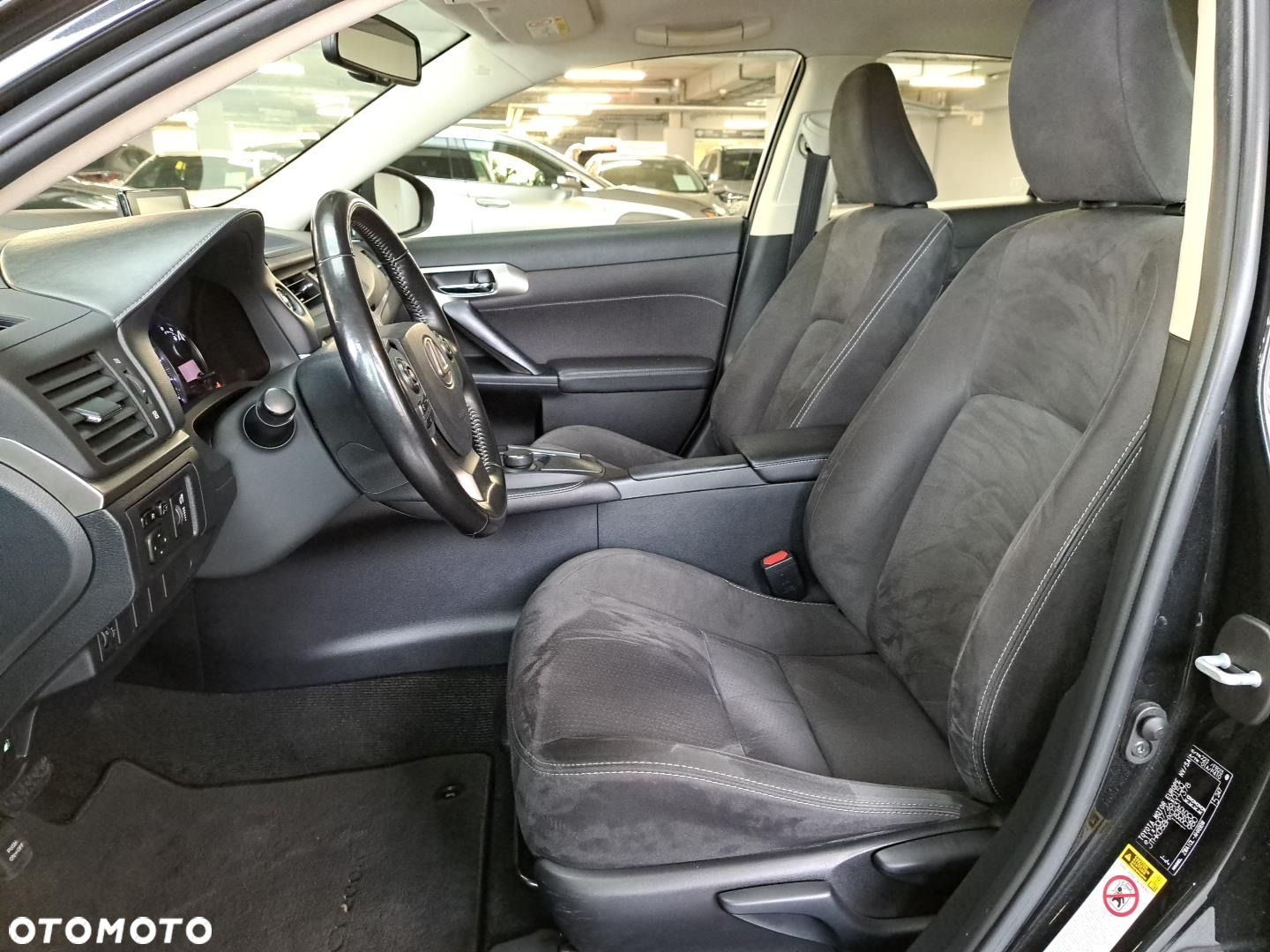Lexus CT - 10