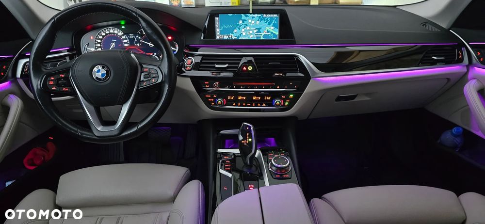 BMW Seria 5 530i GPF xDrive Sport Line sport - 9