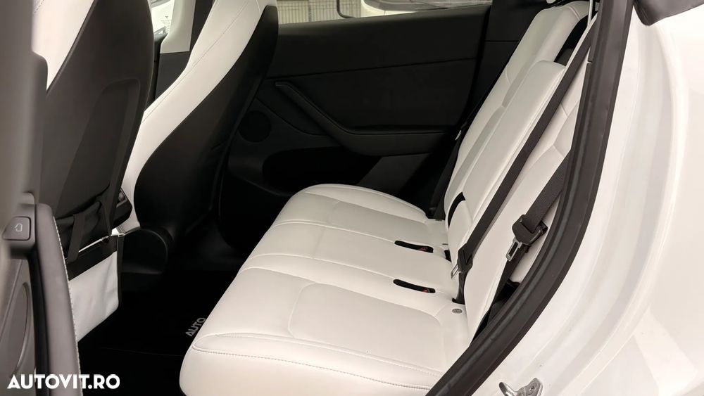 Tesla Model Y Long Range Dual Motor AWD - 33