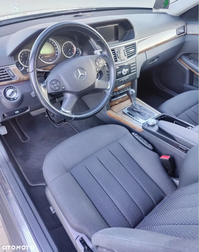 Mercedes-Benz Klasa E 250 CDI DPF BlueEFFICIENCY Automatik Elegance - 13