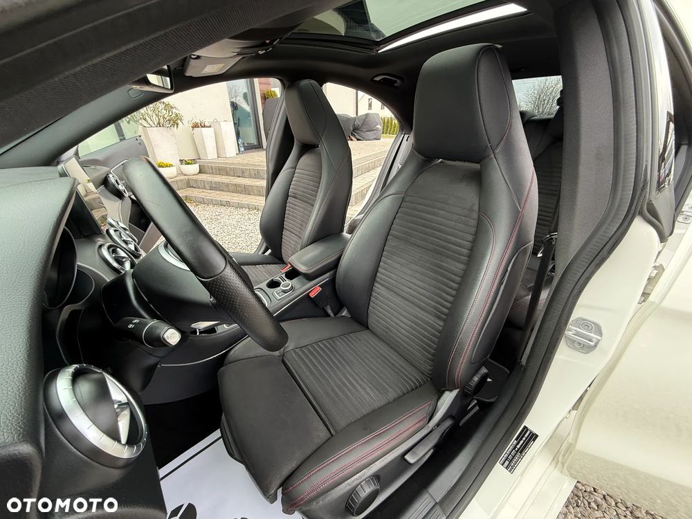 Mercedes-Benz CLA 180 AMG Line - 28
