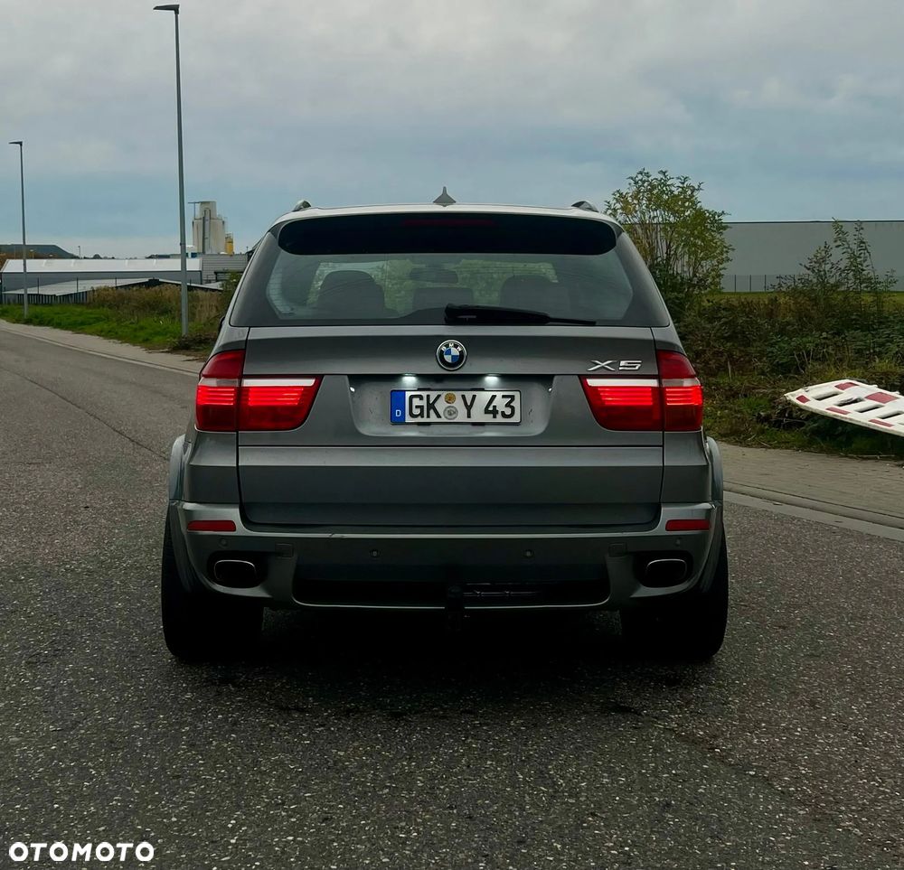 BMW X5 4.8i xDrive - 6