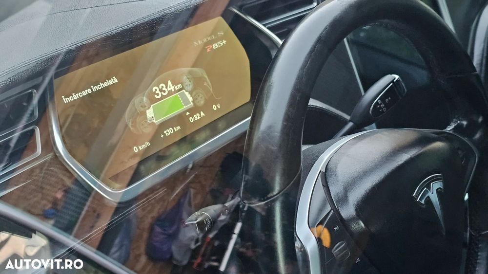 Tesla Model S - 15