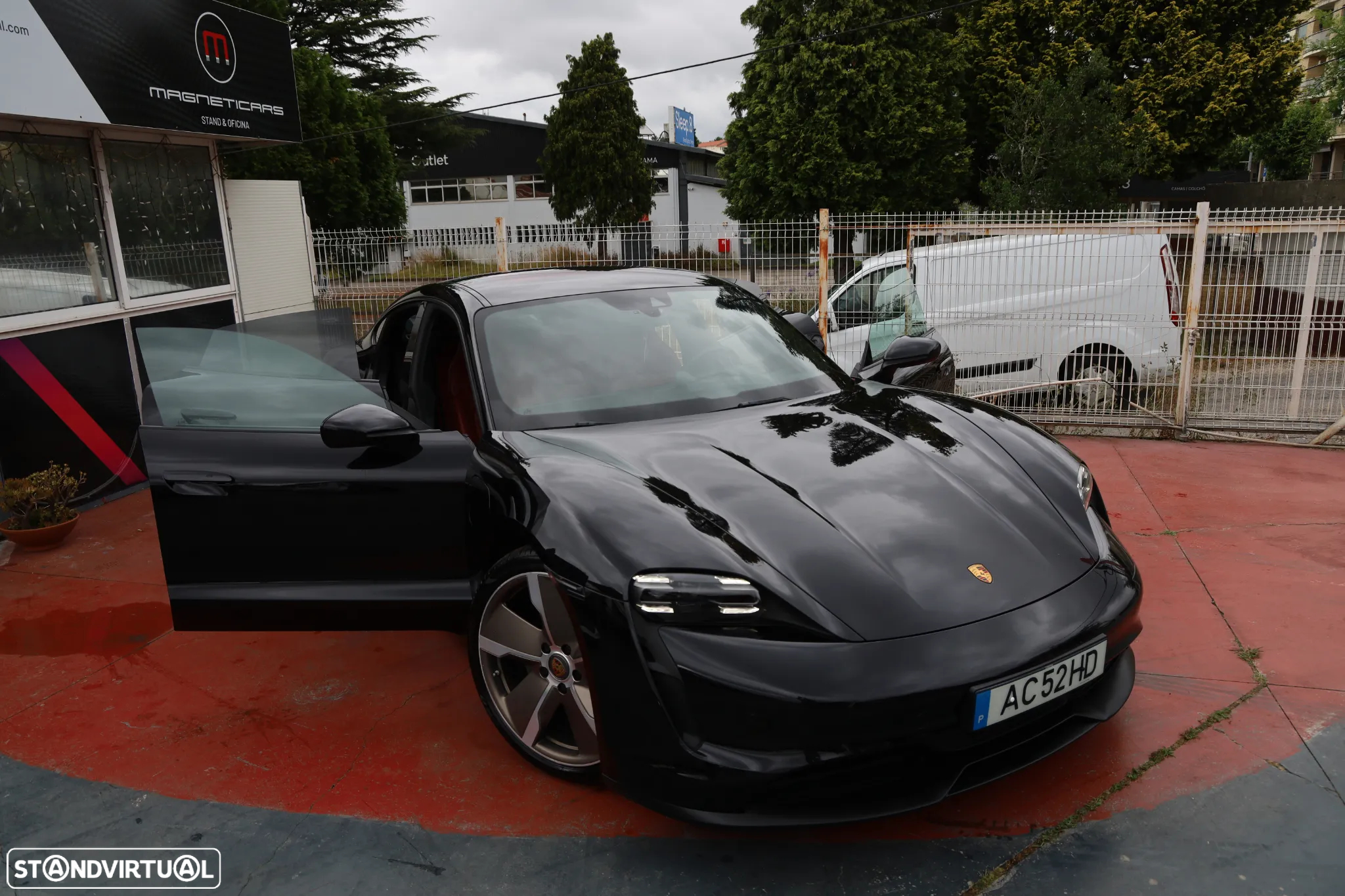 Porsche Taycan 4S - 28