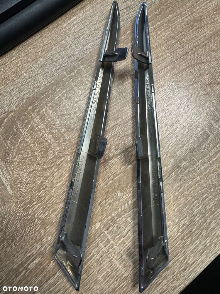 Toyota Yaris 16- listwa chrom zderzak - 2