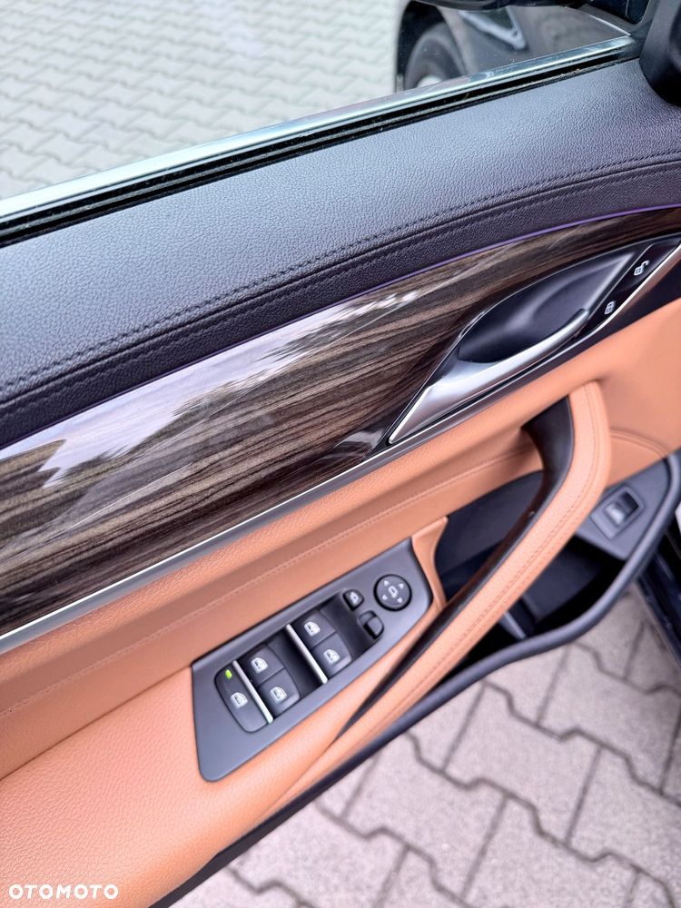 BMW Seria 5 525d Luxury Line - 20