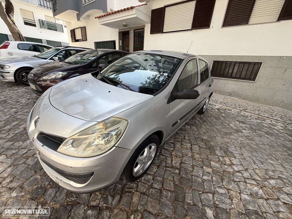 Renault Clio 1.2 16V Confort - 16