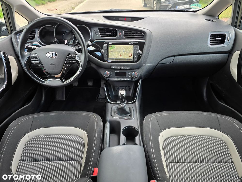 Kia Ceed 1.6 GDI Dream Team Edition - 10