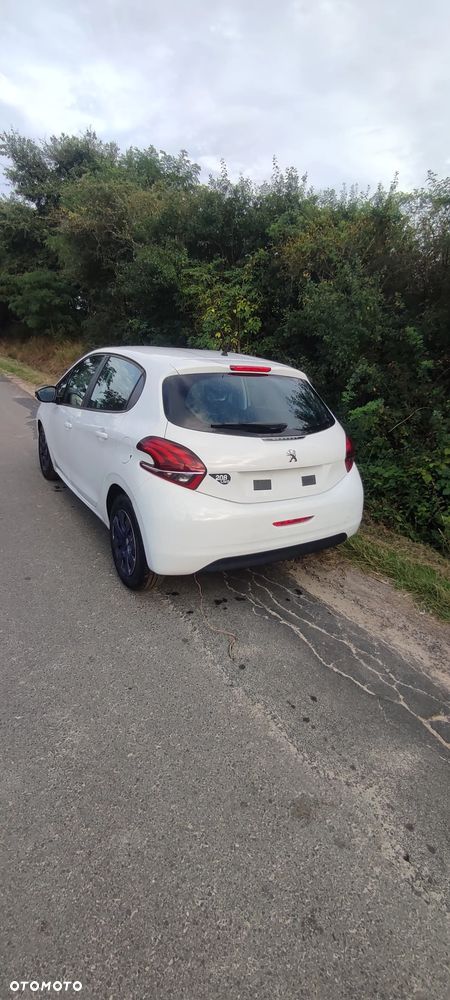 Peugeot 208 - 10