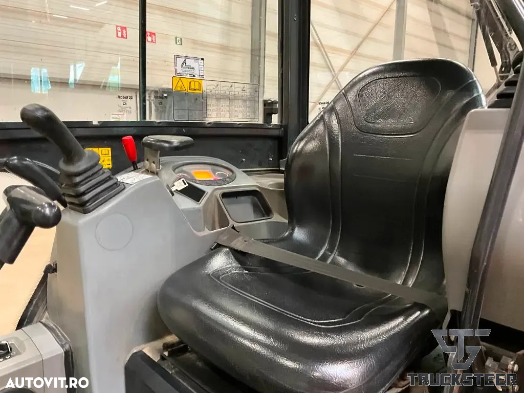 Bobcat E17 - 6