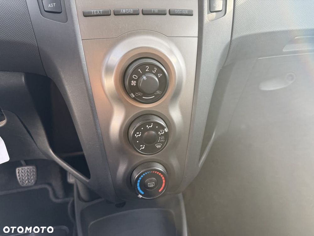 Toyota Yaris 1.0 VVT-i - 25