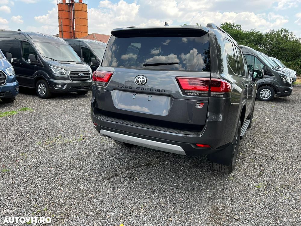 Toyota Land Cruiser 300 - 4