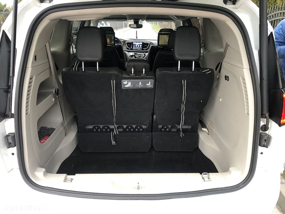 Chrysler Pacifica - 32