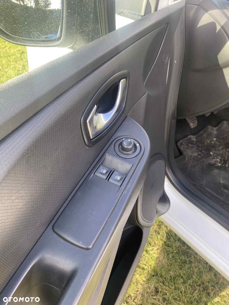 Renault Clio 1.2 16V Life - 5