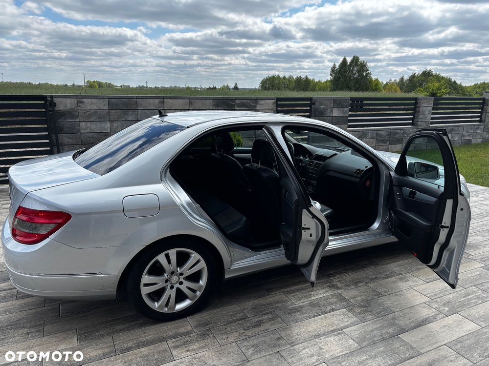 Mercedes-Benz Klasa C 180 CGI Automatik BlueEFFICIENCY Avantgarde - 18