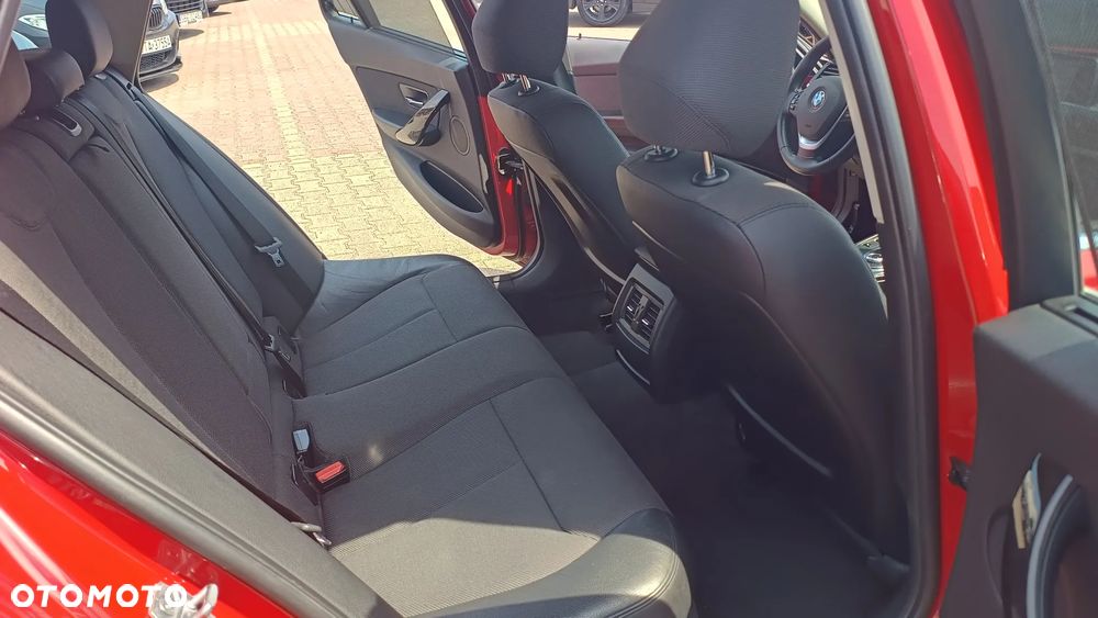 BMW Seria 3 318d Luxury Line - 22