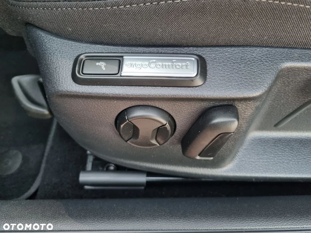 Volkswagen Passat 2.0 TDI SCR DSG Comfortline - 26