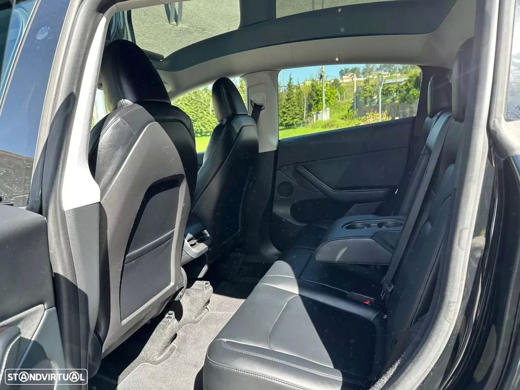 Tesla Model Y - 17