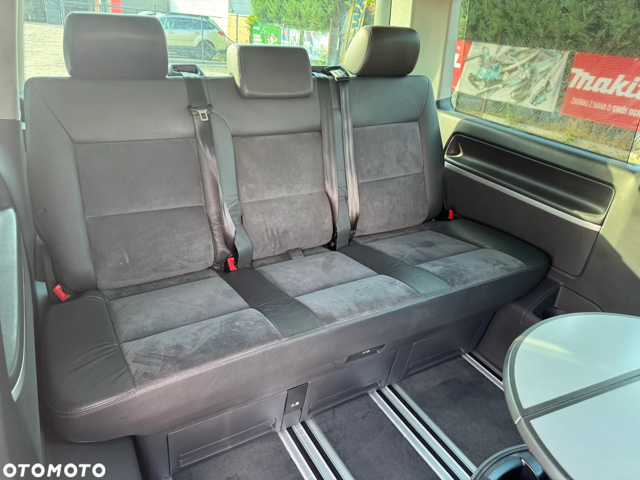 Volkswagen Multivan - 16