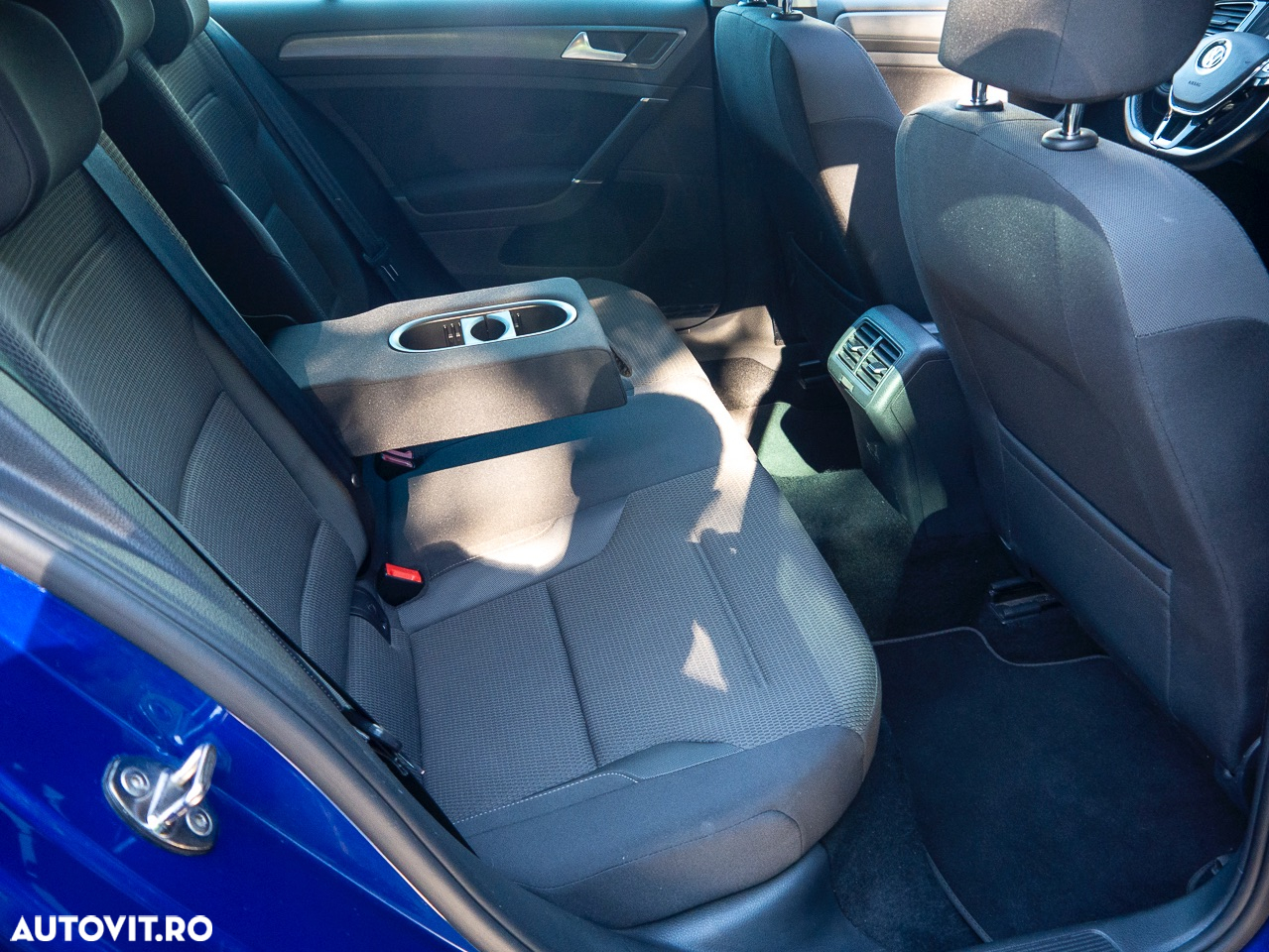 Volkswagen Golf 1.5 eTSI OPF DSG R-Line - 9