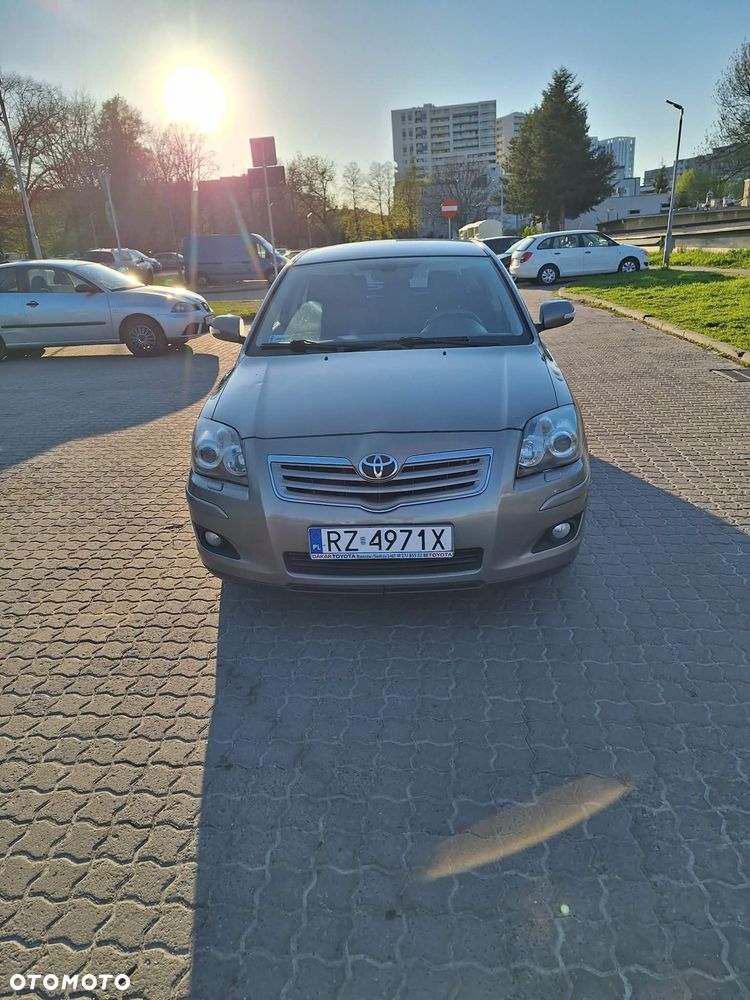 Toyota Avensis - 6