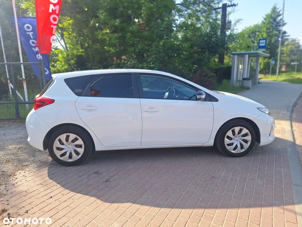 Toyota Auris 1.33 Dual-VVT-i - 8