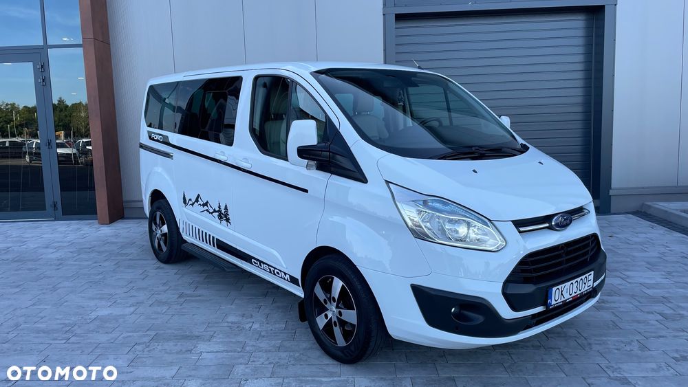 Ford Tourneo Custom - 1